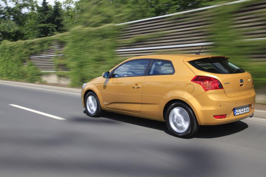  Kia pro_cee&rsquo;d EcoDynamics 2011 года  (фото 56 из 133)